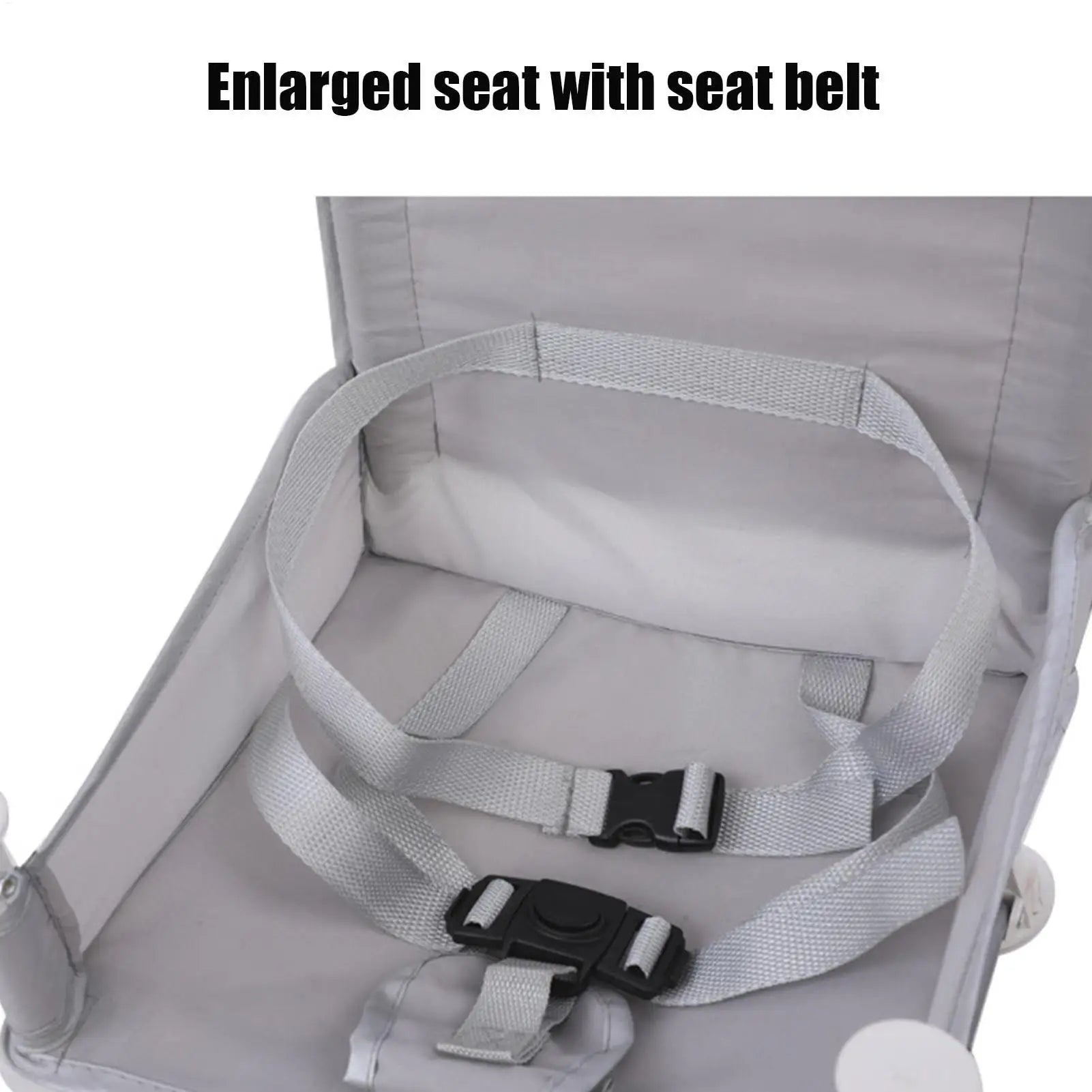 Assise de la chaise haute avec sa ceinture de maintien et sa boucle centrale