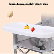 Plateau repas amovible de la chaise haute, avec rebord anti-débordement et fruits posés dessus